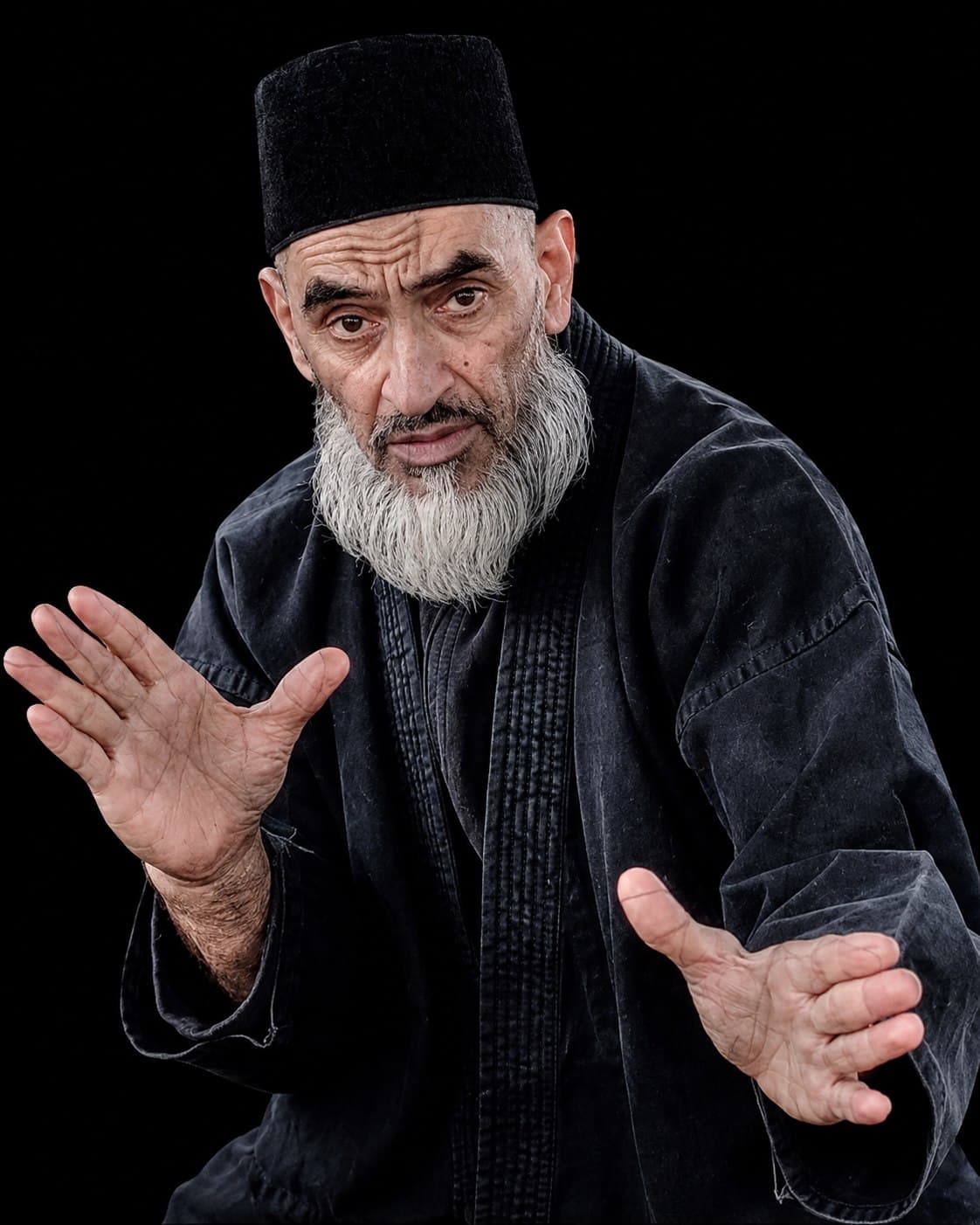 Silat Cimande Asli teacher demonstrating hand position